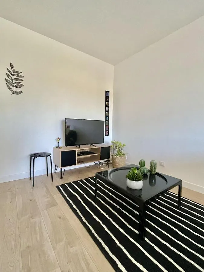 Bright 35 M For 2 With Balcony City Center Cagnes-sur-Mer